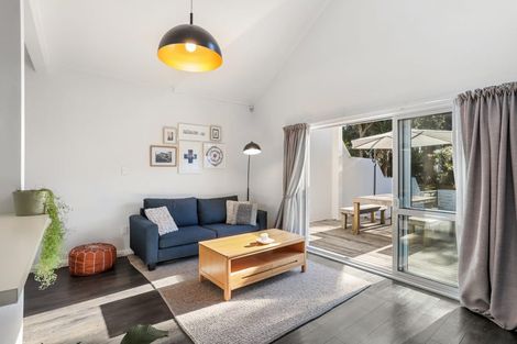 Photo of property in 2/18 Reid Road, New Lynn, Auckland, 0600