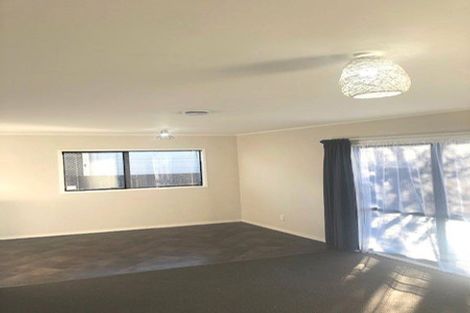 Photo of property in 2/25 Melleray Place, Randwick Park, Auckland, 2105