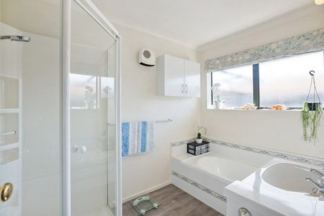 Photo of property in 85 Guildford Drive, Paraparaumu, 5032