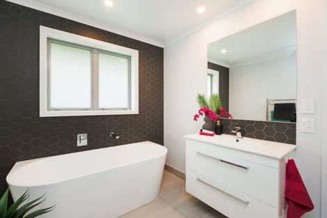 Photo of property in 30 Freedom Drive, Kelvin Grove, Palmerston North, 4414