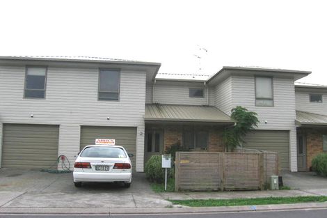 Photo of property in 19 Verdale Circle, Glen Eden, Auckland, 0602