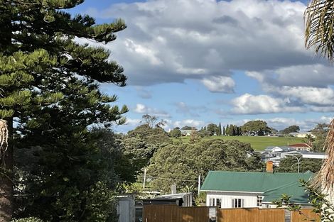 Photo of property in 15 Old Lake Road, Narrow Neck, Auckland, 0624