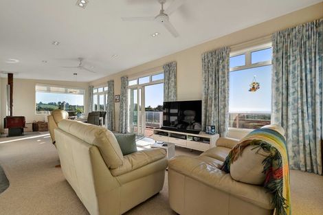 Photo of property in 1532 Carrington Road, Hurworth, New Plymouth, 4371