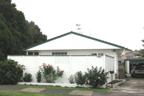 Photo of property in 1 Miltonia Avenue, Te Atatu South, Auckland, 0610