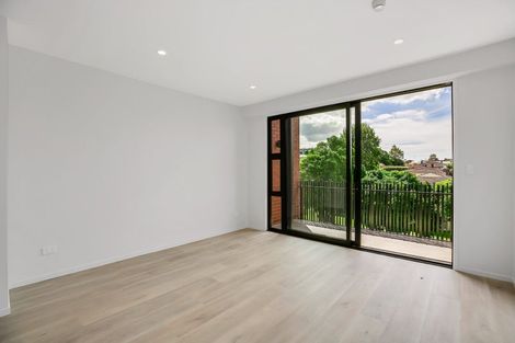 Photo of property in 2 Ko Street, Northcote, Auckland, 0627