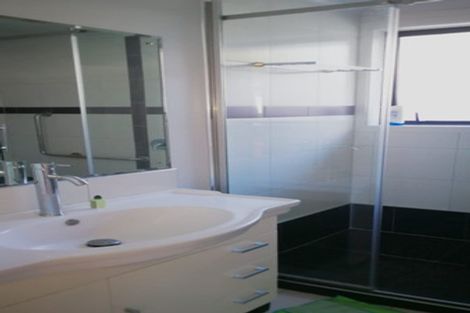 Photo of property in 26a Raleigh Road, Northcote, Auckland, 0627