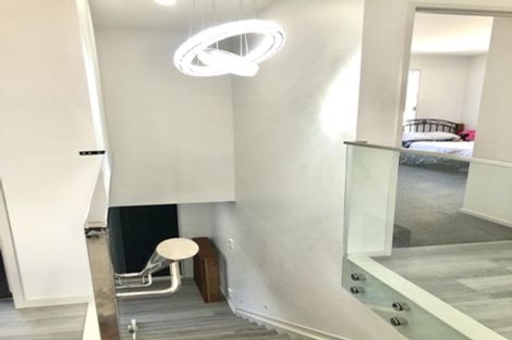 Photo of property in 8a Maunder Place, New Lynn, Auckland, 0600