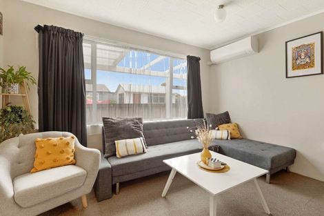 Photo of property in 2/54 Weston Avenue, Roslyn, Palmerston North, 4414