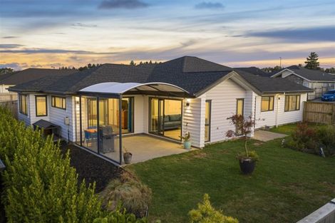 Photo of property in 6 Dida Park Drive, Kumeu, 0810