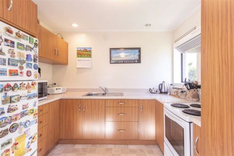 Photo of property in 4f2 Stewart Drive, Newlands, Wellington, 6037