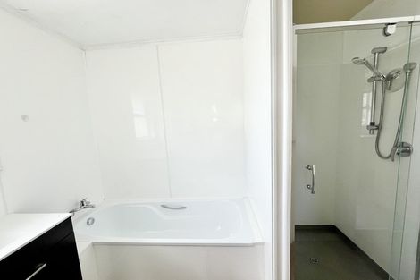 Photo of property in 1/6 Sunhaven Avenue, Glenfield, Auckland, 0629