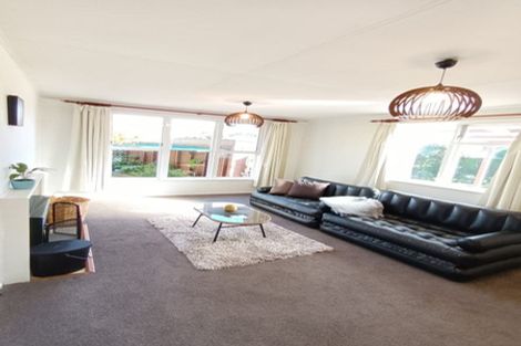 Photo of property in 1 Hughan Place, Carterton, 5713