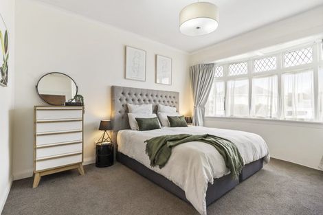 Photo of property in 2 Wernham Place, Northcote, Auckland, 0626