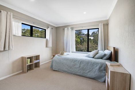 Photo of property in 22 Bur Oak Terrace, Schnapper Rock, Auckland, 0632