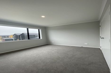 Photo of property in 74 Papatupu Way, Kumeu, 0810
