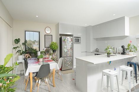 Photo of property in 43a Catkin Crescent, Papatoetoe, Auckland, 2025