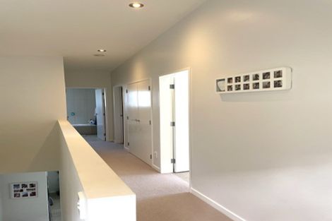 Photo of property in 33 Tiketike Way, Brooklyn, Wellington, 6021