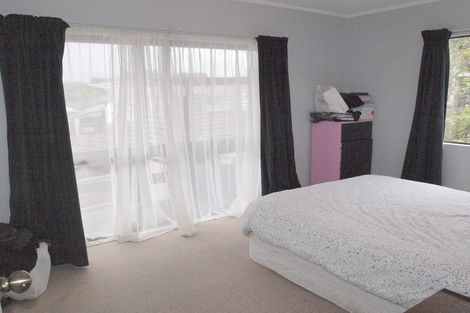 Photo of property in 2/18 Pokapu Place, Bethlehem, Tauranga, 3110