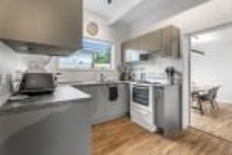 Photo of property in 1/2 Edwards Avenue, Henderson, Auckland, 0610