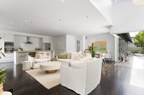 Photo of property in 1/9 Pierce Road, Milford, Auckland, 0620