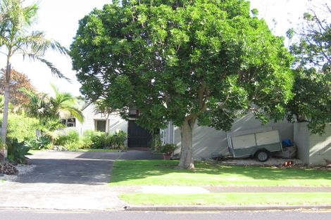 Photo of property in 10 Jern Place, Eastern Beach, Auckland, 2012