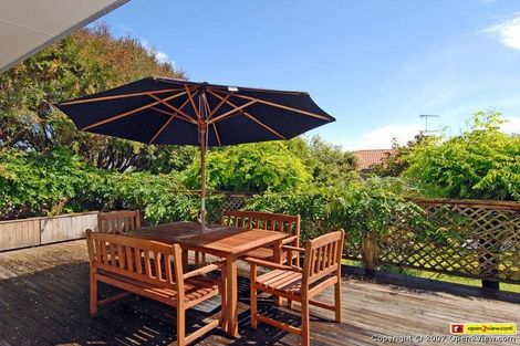 Photo of property in 15 Goldfinch Rise, Unsworth Heights, Auckland, 0632