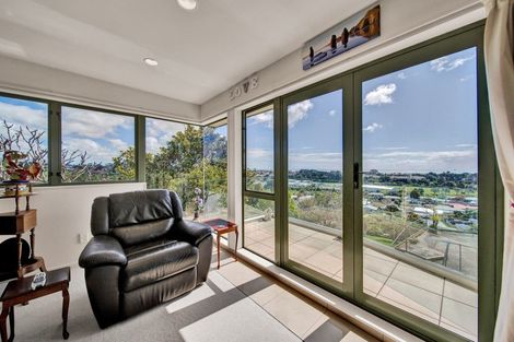Photo of property in 3a Hillcrest Street, Glen Avon, New Plymouth, 4312