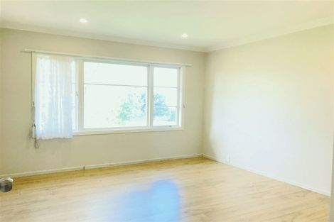 Photo of property in 15 Ayrton Street, Te Atatu South, Auckland, 0610
