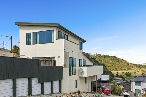 Photo of property in 1 Bunker Way, Strathmore Park, Wellington, 6022