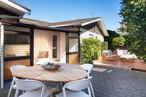 Photo of property in 23 Kent Terrace, Taradale, Napier, 4112