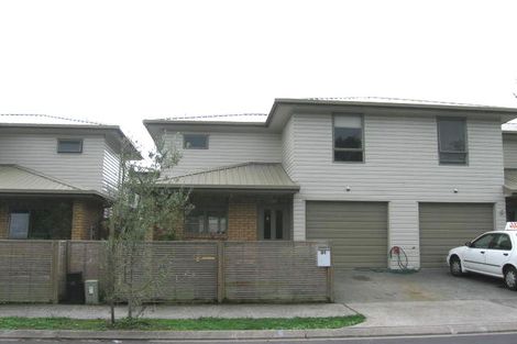 Photo of property in 21 Verdale Circle, Glen Eden, Auckland, 0602