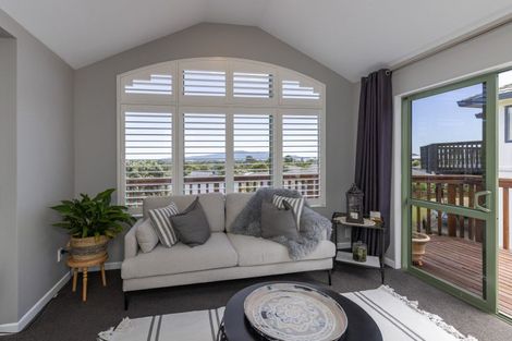 Photo of property in 56 Kakariki Grove, Waikanae, 5036