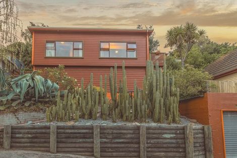 Photo of property in 13 Hawkhurst Road, Lyttelton, 8082