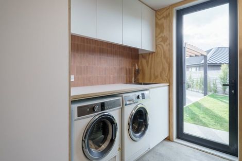 Photo of property in 17 Doug Ledgerwood Drive, Wanaka, 9305