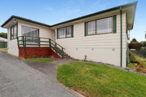 Photo of property in 12 Blueberry Grove, Timberlea, Upper Hutt, 5018