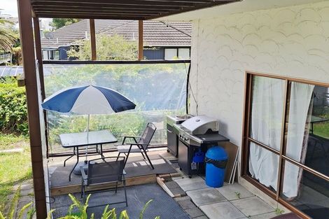 Photo of property in 2/918 Beach Road, Waiake, Auckland, 0630