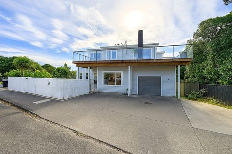 Photo of property in 4 School Road, Plimmerton, Porirua, 5026