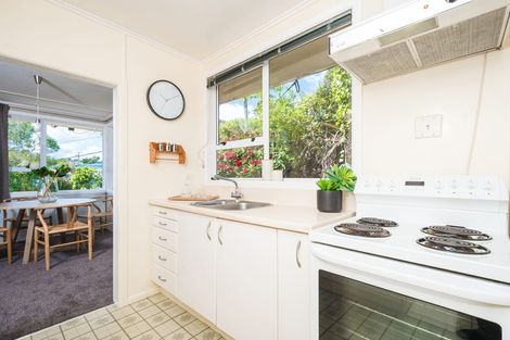 Photo of property in 8 Link Road, Newlands, Wellington, 6037