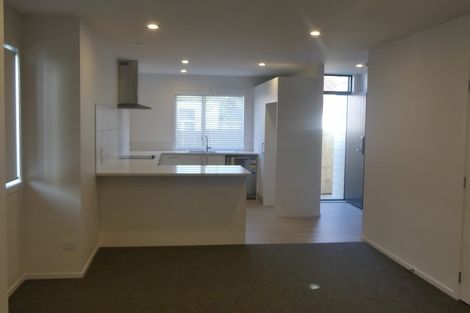 Photo of property in 4/504 Don Buck Road, Massey, Auckland, 0614