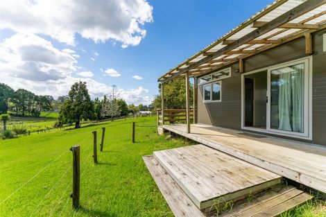 Photo of property in 104 Awa Road, Kumeu, 0891