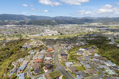 Photo of property in 6 Mcewen Crescent, Riverstone Terraces, Upper Hutt, 5018
