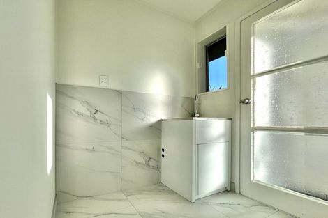 Photo of property in 1/27 Shanaway Rise, Hillcrest, Auckland, 0627