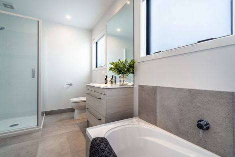 Photo of property in 5b Nea Place, Hillcrest, Auckland, 0627