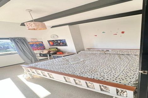 Photo of property in 2/19 Challen Close, Conifer Grove, Takanini, 2112