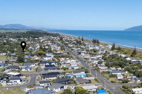 Photo of property in 14b Toi Street, Otaki Beach, Otaki, 5512