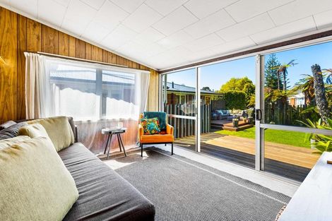 Photo of property in 33 Noall Street, Te Atatu Peninsula, Auckland, 0610