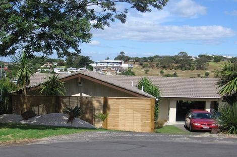 Photo of property in 32 Jellicoe Road, Murrays Bay, Auckland, 0630