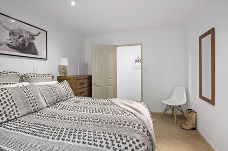 Photo of property in 1 Orlando Close, Frankleigh Park, New Plymouth, 4310