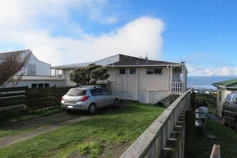 Photo of property in 9b Edgecombe Street, Newlands, Wellington, 6037