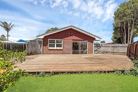 Photo of property in 50 Edgewater Drive, Pakuranga, Auckland, 2010